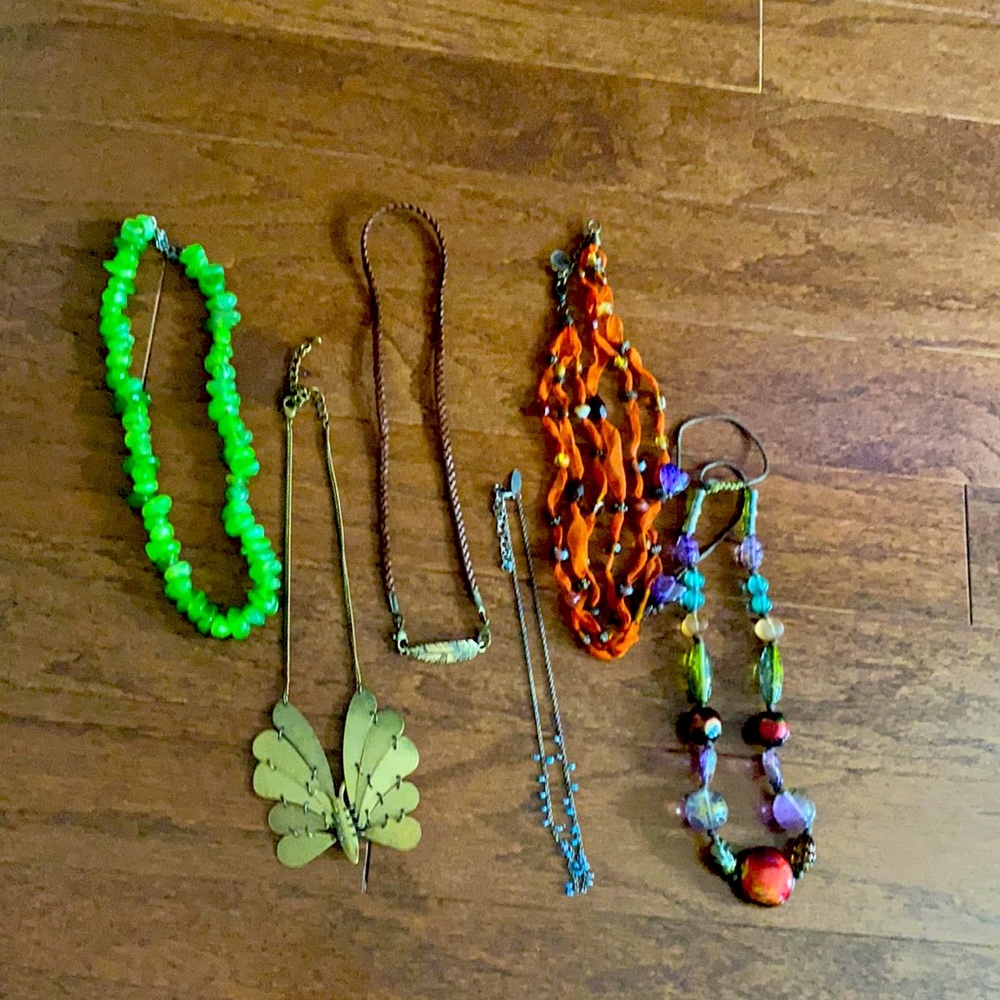 6 necklaces , so cute , great for all seasons